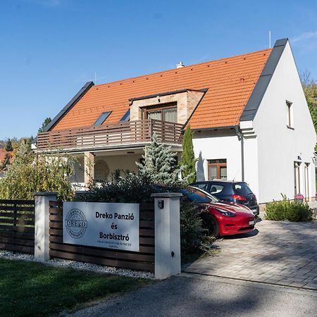 Dreko Panzio & Borbisztro Bed & Breakfast Győrújbarát Екстериор снимка