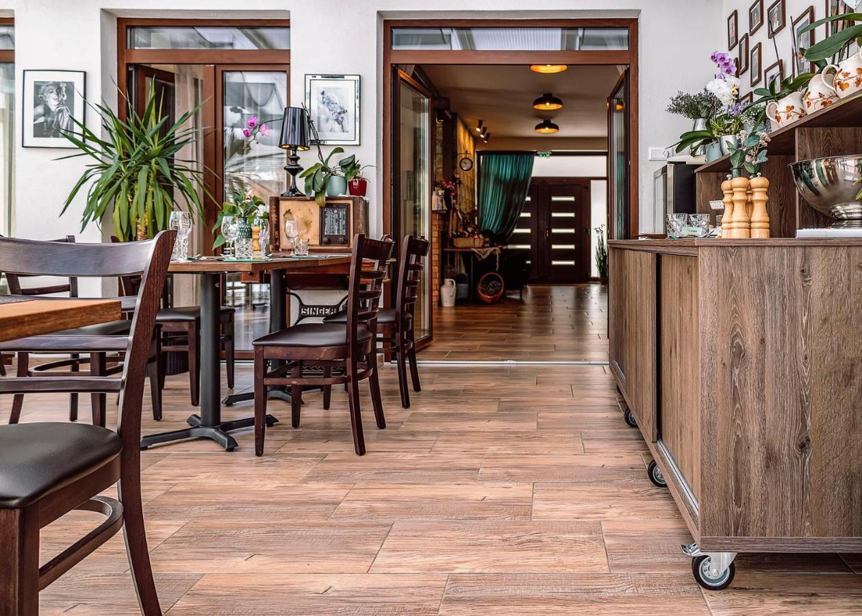 Dreko Panzio & Borbisztro Bed & Breakfast Győrújbarát Екстериор снимка