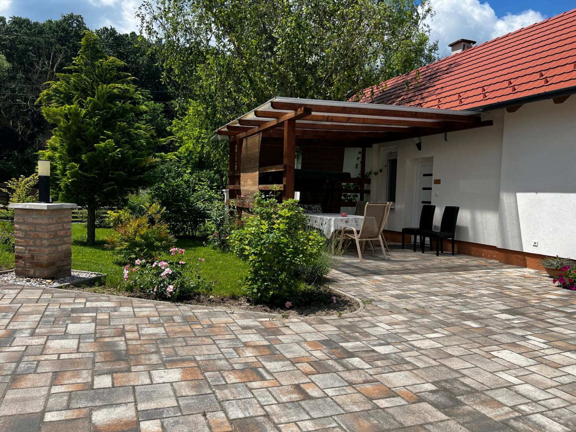Dreko Panzio & Borbisztro Bed & Breakfast Győrújbarát Екстериор снимка