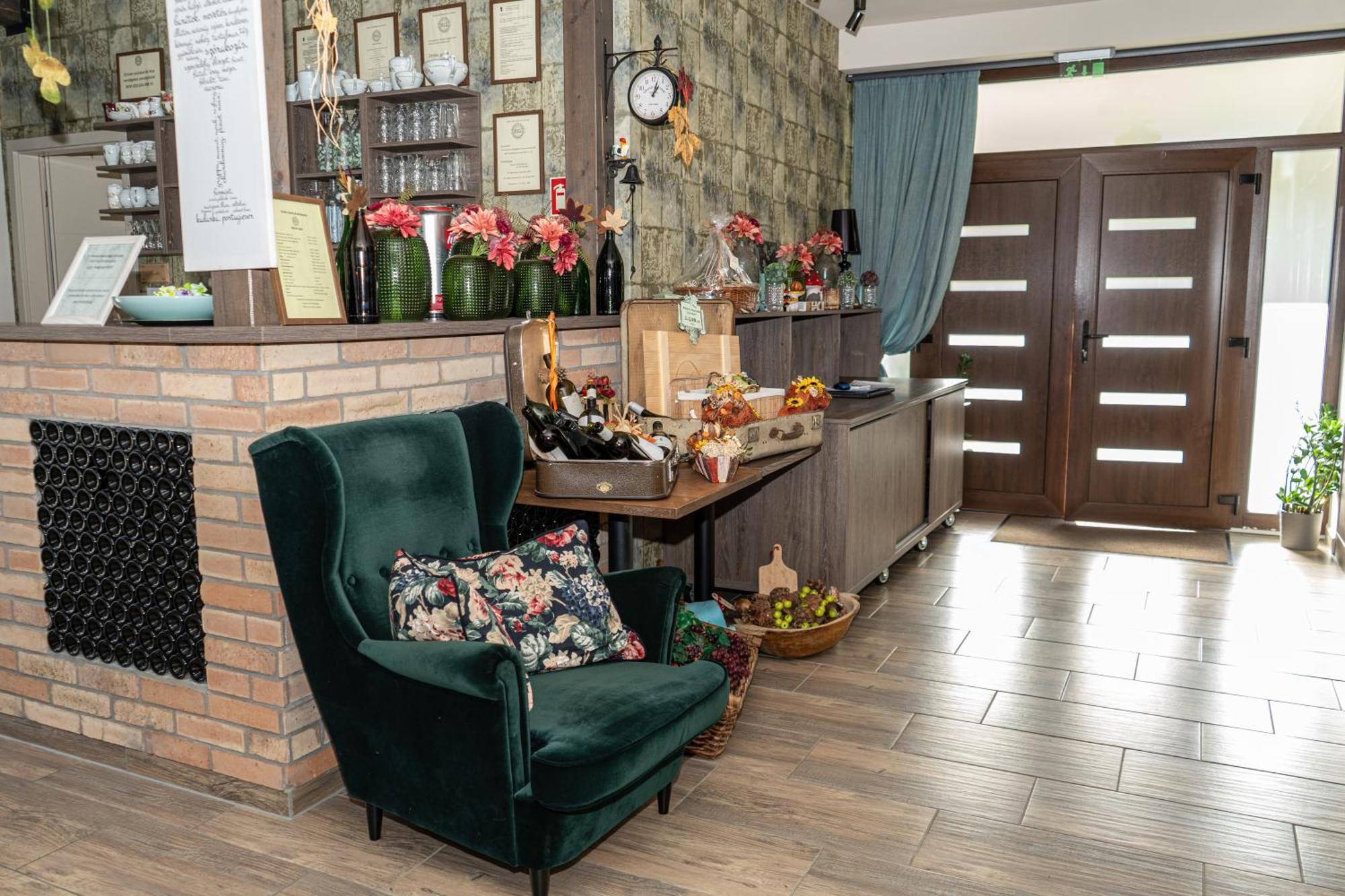 Dreko Panzio & Borbisztro Bed & Breakfast Győrújbarát Екстериор снимка