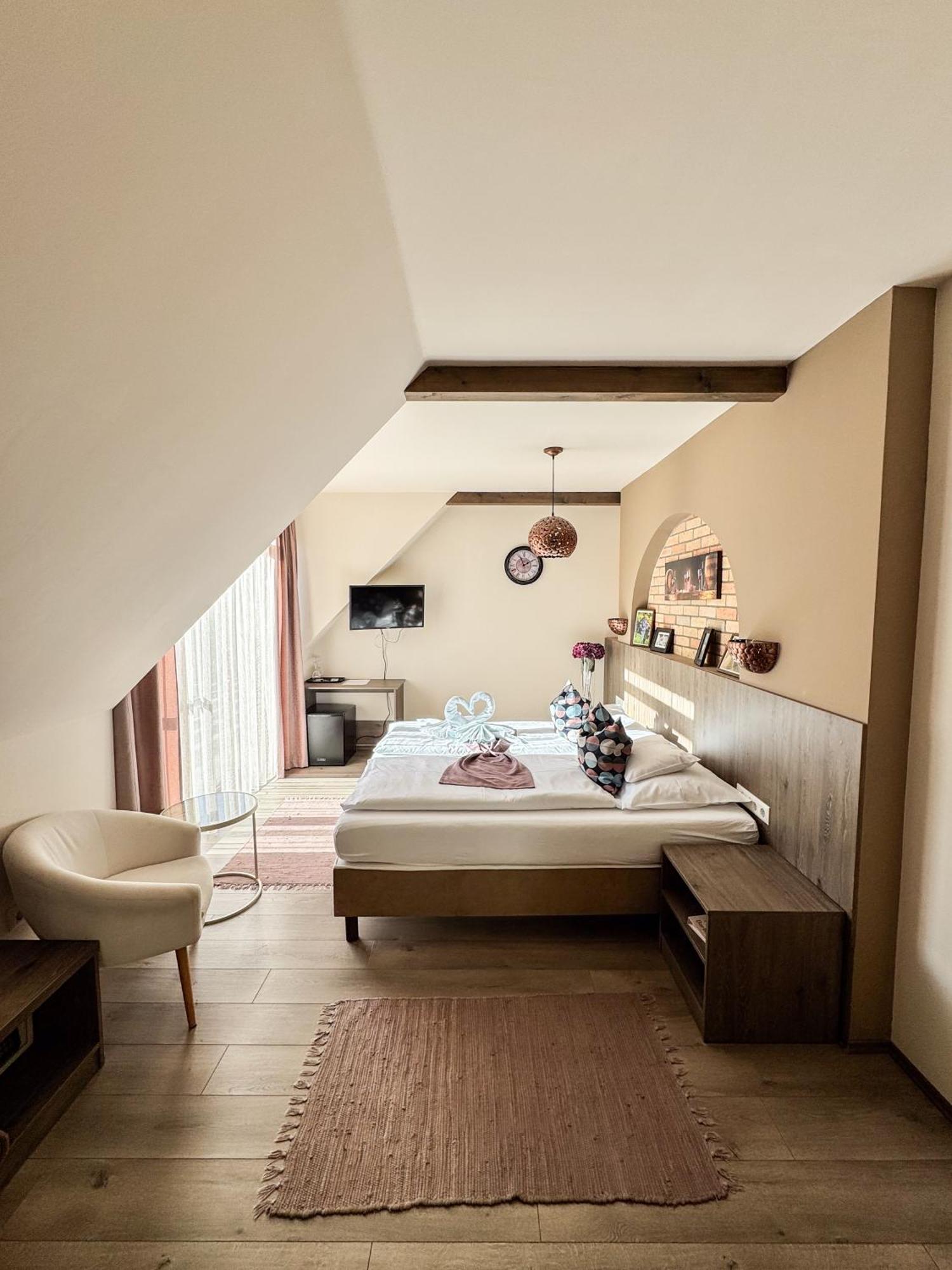 Dreko Panzio & Borbisztro Bed & Breakfast Győrújbarát Екстериор снимка