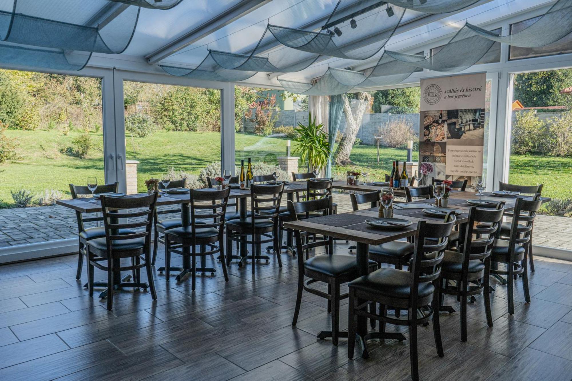 Dreko Panzio & Borbisztro Bed & Breakfast Győrújbarát Екстериор снимка