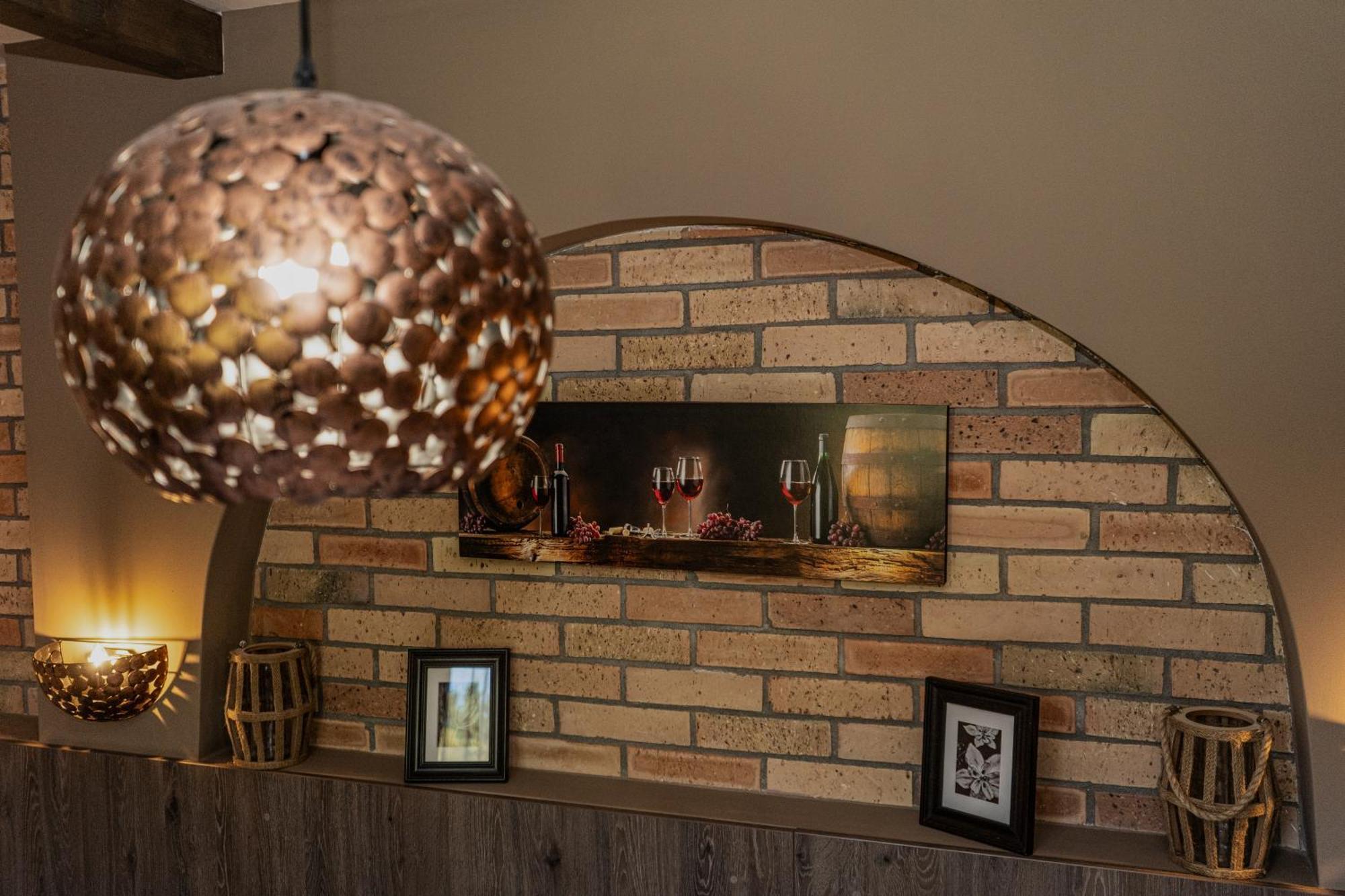 Dreko Panzio & Borbisztro Bed & Breakfast Győrújbarát Екстериор снимка