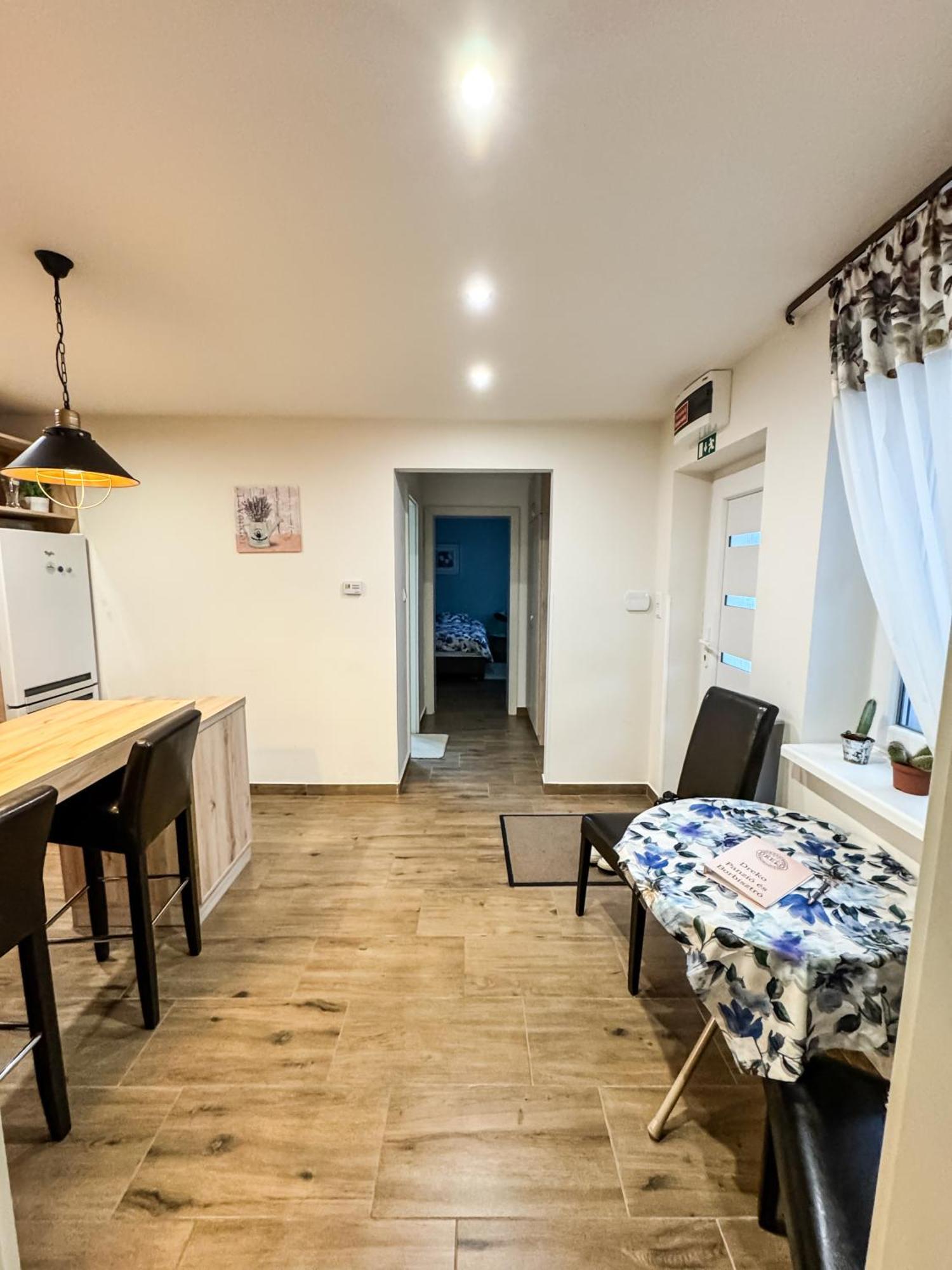 Dreko Panzio & Borbisztro Bed & Breakfast Győrújbarát Екстериор снимка